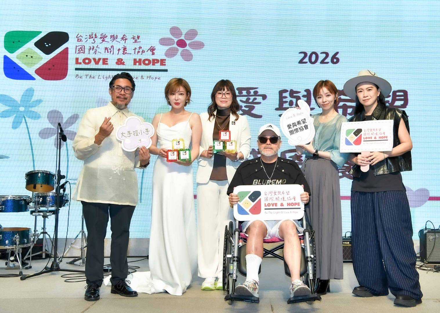 王瞳、張芸京、班鐵翔攜手獻愛 公益晚會感動全場