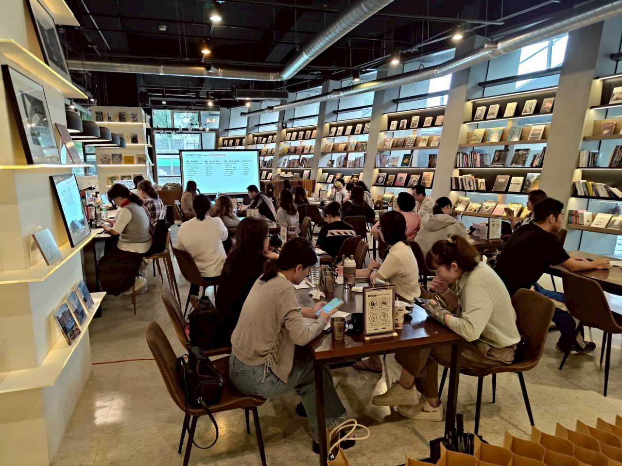 AI助攻台南、高雄與屏東餐飲業 預計培育50家企業、300人次數位人才